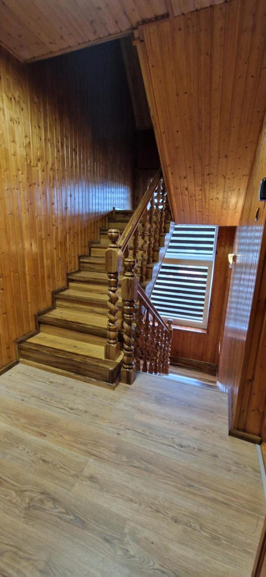 Travel House *
